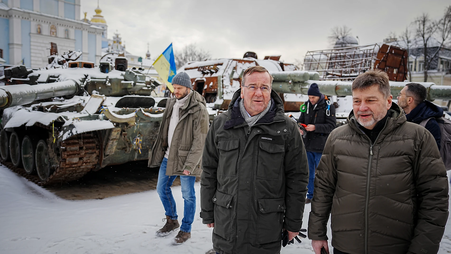 VÍDEO: Pistorius anuncia el envío a Ucrania de 178 tanques Leopard 1 durante una visita sorpresa a Kiev