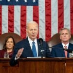 Joe Biden junto a Kamala Harry y Kevin MrCarthy en el discurso del estado de la Unión