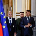 Volodomir Zelenski, junto al canciller alemán, Olaf Scholz, y el presidente francés, Emmanuel Macron