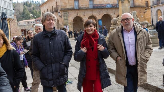 Isabel Rodríguez pasea por las calles de Soria junto a Carlos Martínez y Miguel Latorre