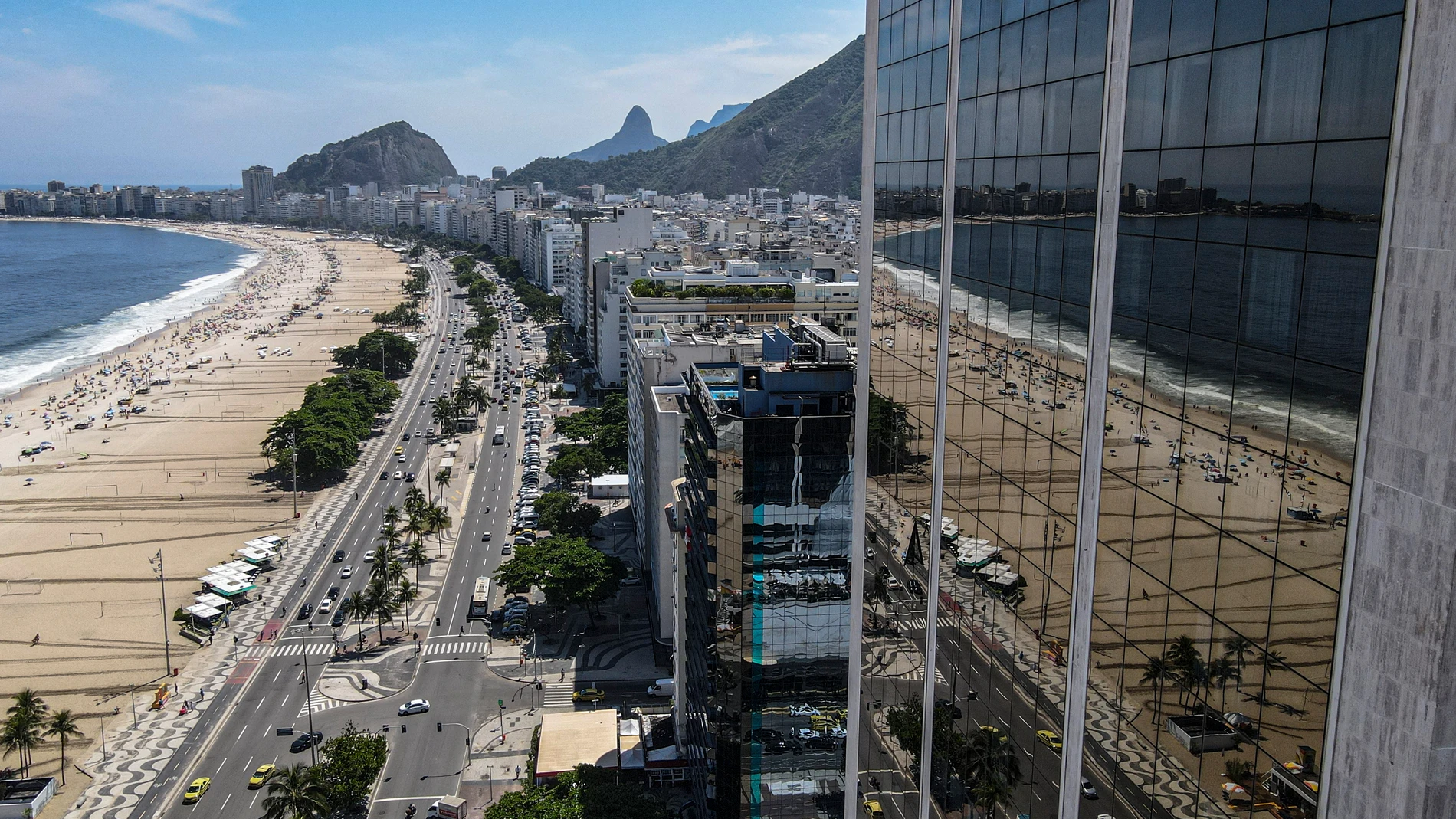 AME3426. RÍO DE JANEIRO (BRASIL), 10/02/2023.- Fotografía de la playa de Copacabana, hoy, en Río de Janeiro (Brasil). EFE/ Antonio Lacerda