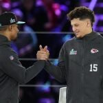 Patrick Mahomes y Jalen Hurts, quarterbacks de Kansas City Chiefs y Philadelphia Eagles