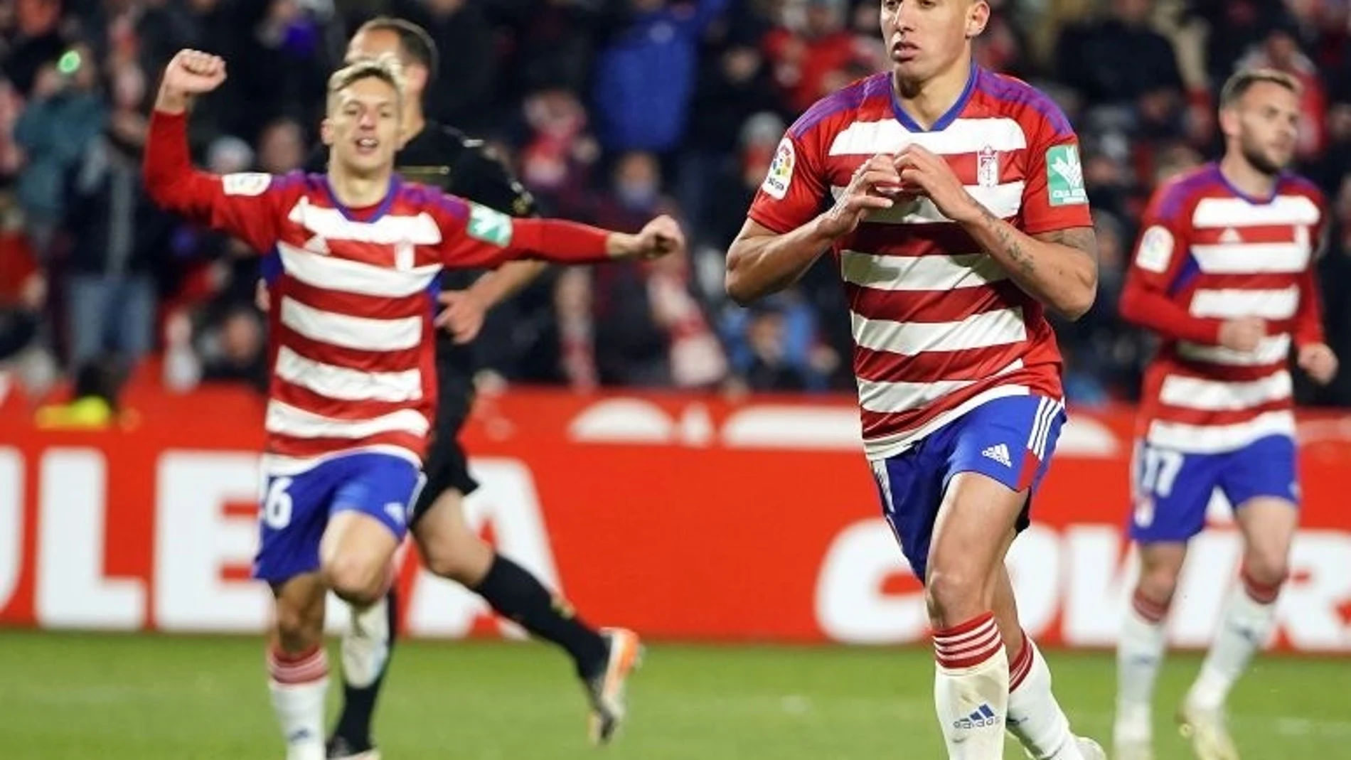 Fútbol/Segunda.- Uzuni coloca al Granada en ascenso directo