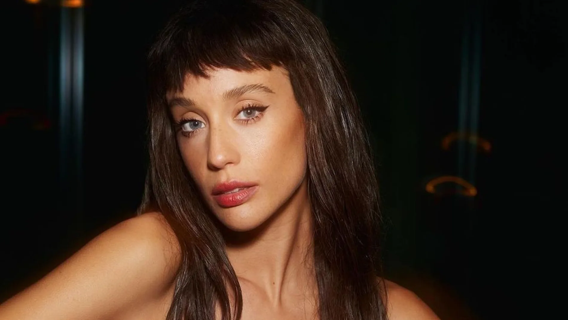 María Pedraza cambia de look al flequillo choppy
