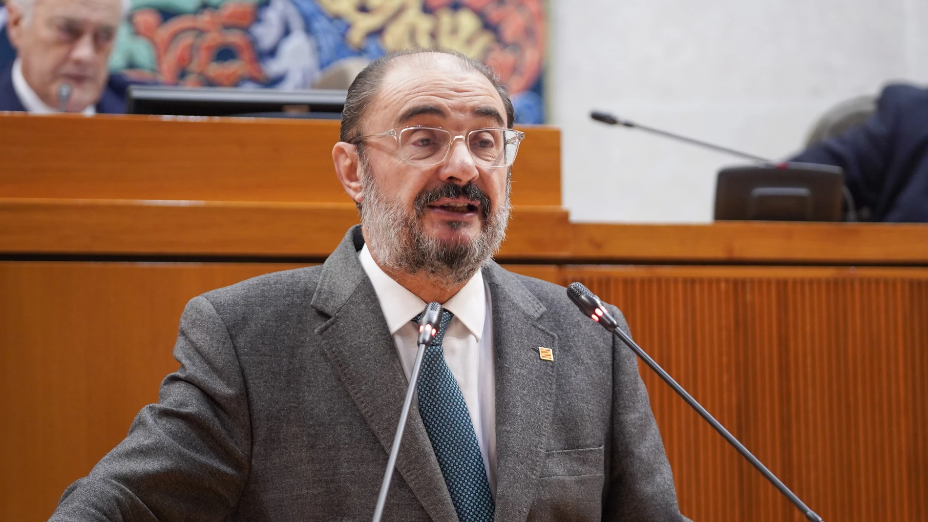 Lambán asegura que su "percance sanitario", por el que permanece ingresado, está próximo a resolverse