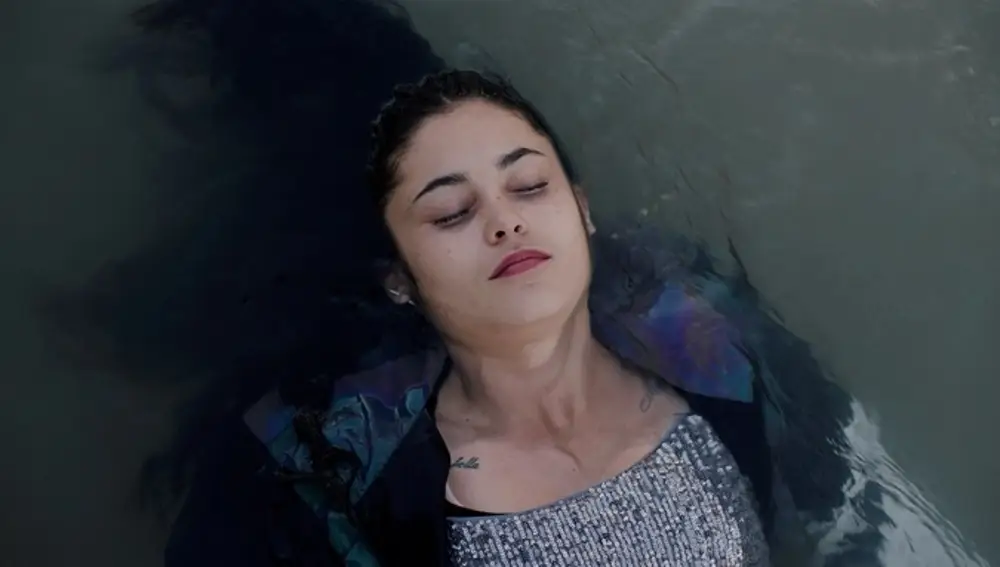 Luna Pamies en "El agua"