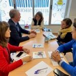 Mazarías con responsables de Autismo Segovia