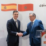 El presidente del Gobierno, Pedro Sánchez, y el jefe de Gobierno del Reino de Marruecos, Aziz Akhannouch, en la última cumbre hispano-marroquí