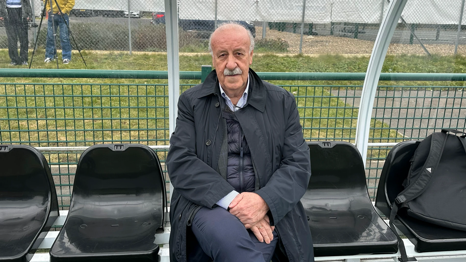 LONDRES (REINO UNIDO), 12/02/2023.- El entrenador de fútbol Vicente del Bosque posa durante un encuentro con EFE en Londres. EFE/ Manuel Sánchez Gómez