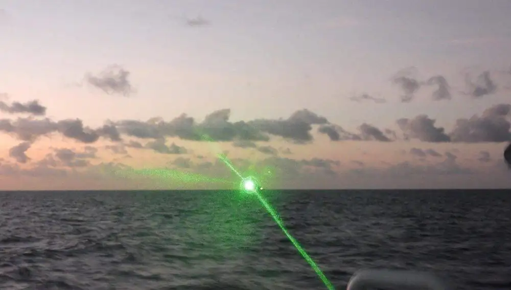 La Guardia Costera de Filipinas dice que un barco de la Guardia Costera china apuntó un láser a un barco filipino en el Mar de China Meridional