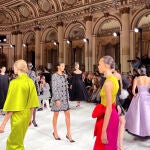 Carolina Herrera moderniza el estilo de la emperatriz Sisi para el otoño