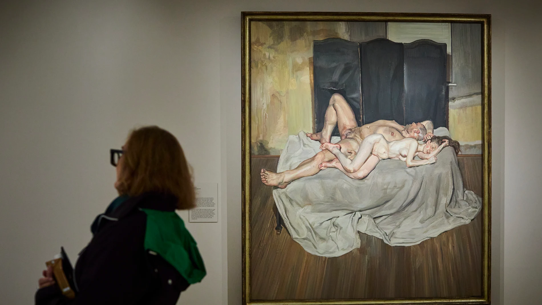 Francesca Francesca Thyssen pasa por delante del cuadro de Lucian Freud «Y el novio» (1993)