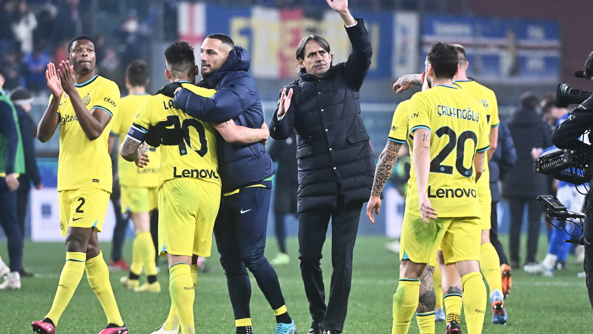 Genoa (Italy), 13/02/2023.- Inter Milan's players and Inter Milan's coach Simone Inzaghi at the end of Italian Serie A match, Uc Sampdoria vs Fc Inter at Luigi Ferraris stadium in Genoa, Italy, 13 February 2023. (Italia, Génova) EFE/EPA/LUCA ZENNARO