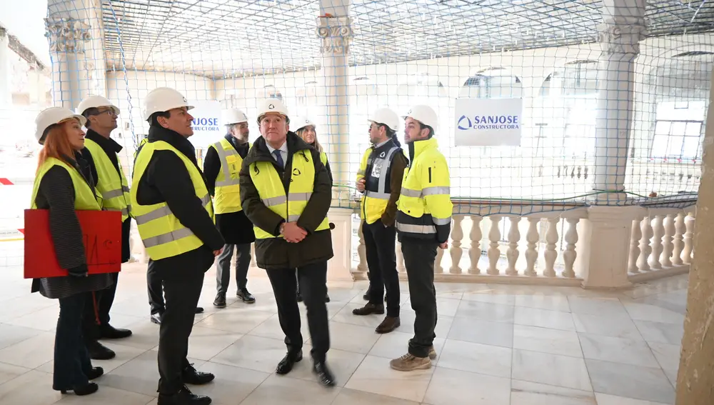 Los consejeros Jesús Julio Carnero y Carlos Fernández Carriedo visitan las obras
