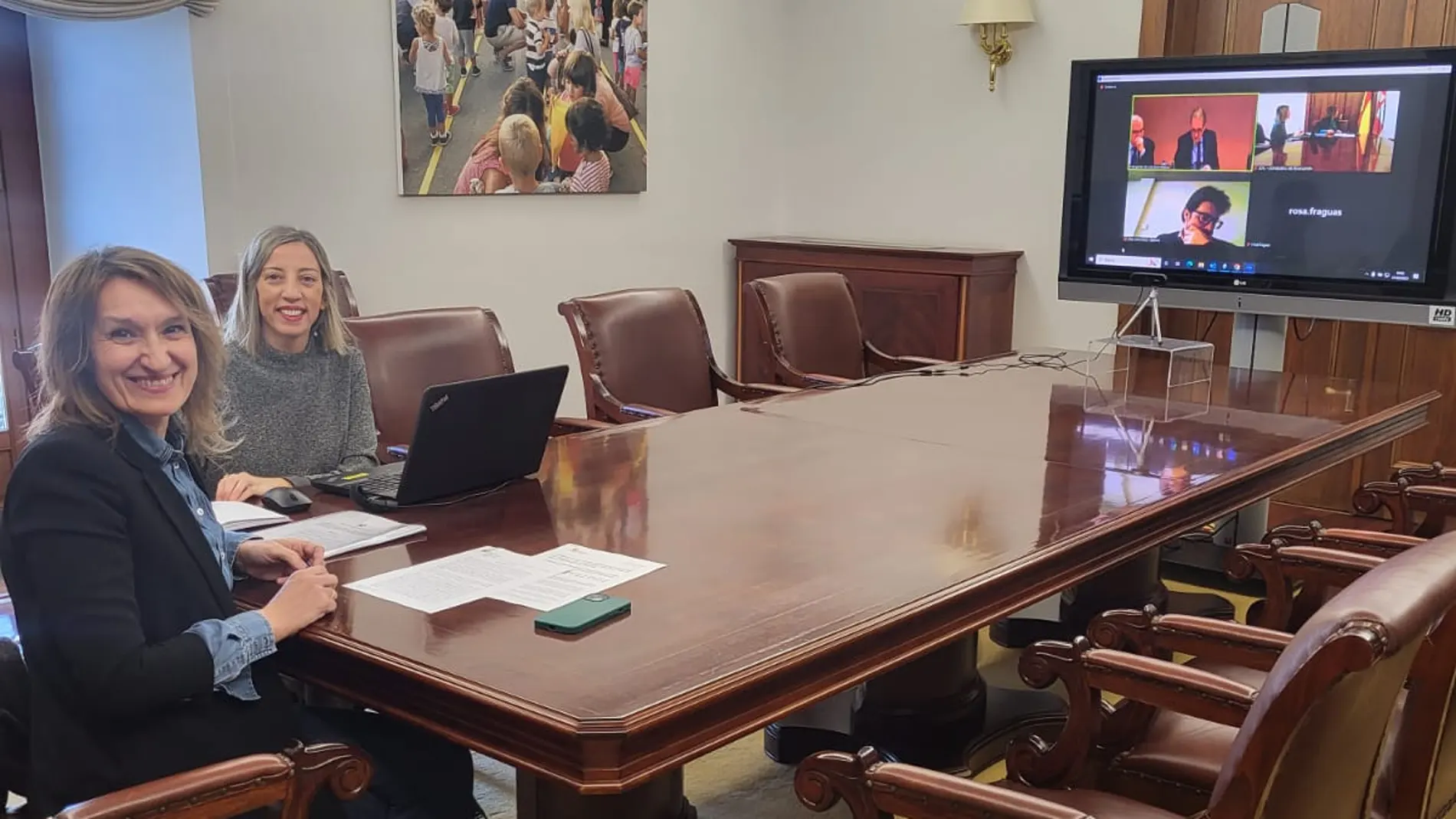 La consejera de Educación, Rocío Lucas, participa en la reunión, de forma telemática