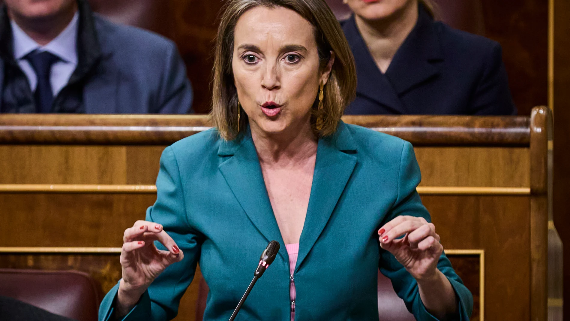 Cuca Gamarra, portavoz del PP en el Congreso durante la sesión de control al gobierno.