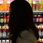 Mujer en un supermercado
