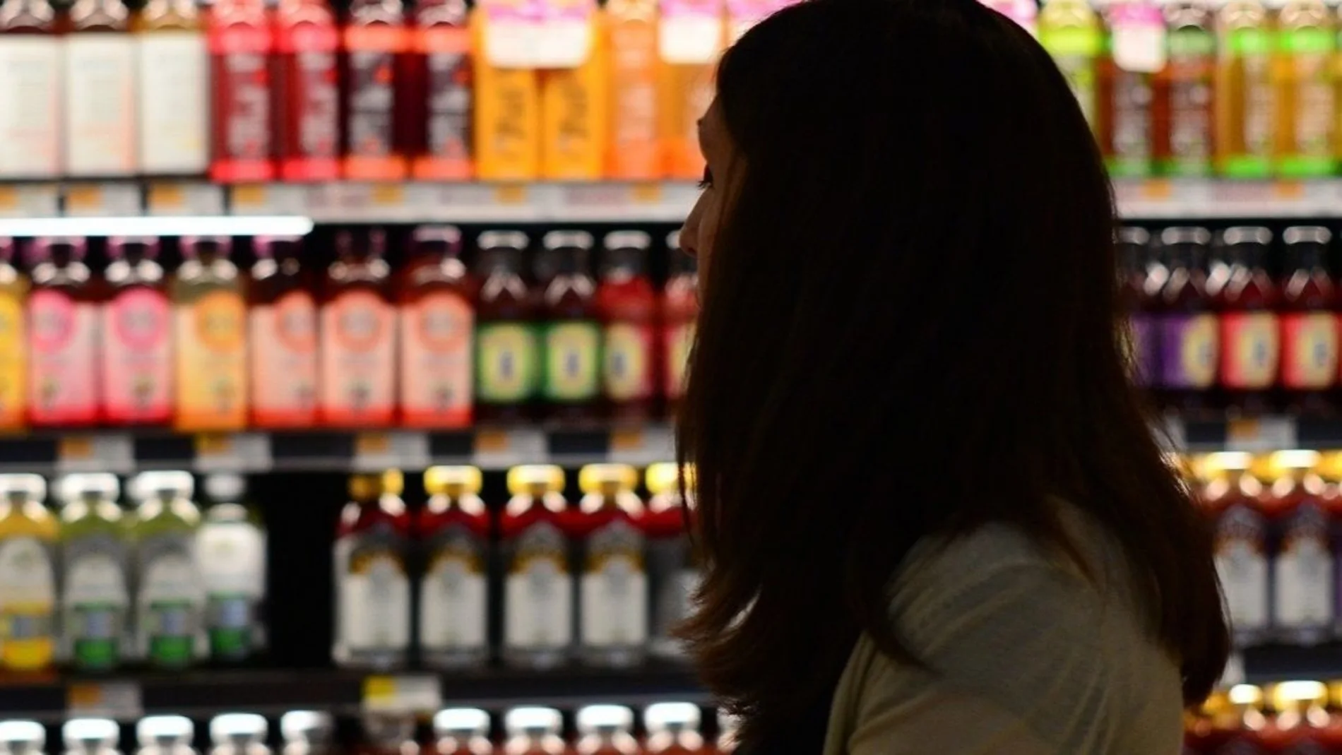 Mujer en un supermercado