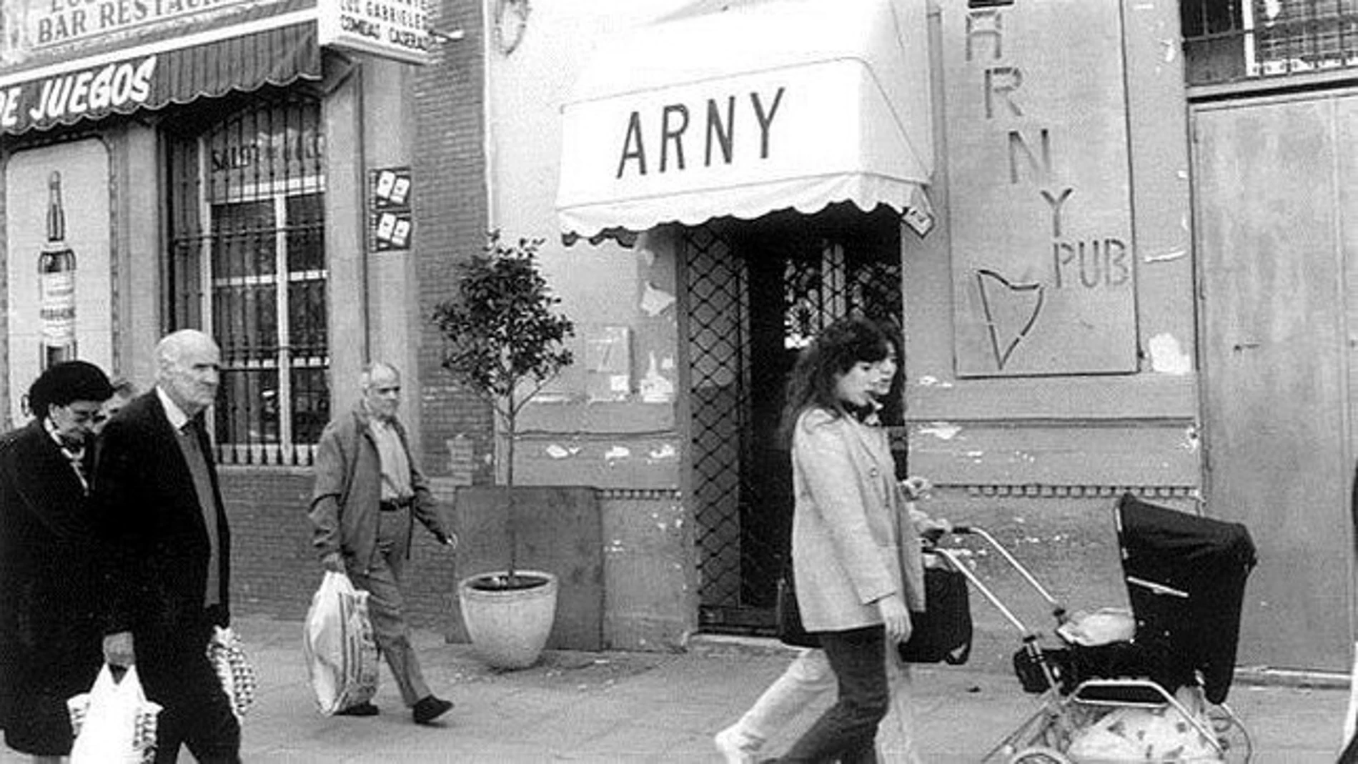Entrada al Club Arny