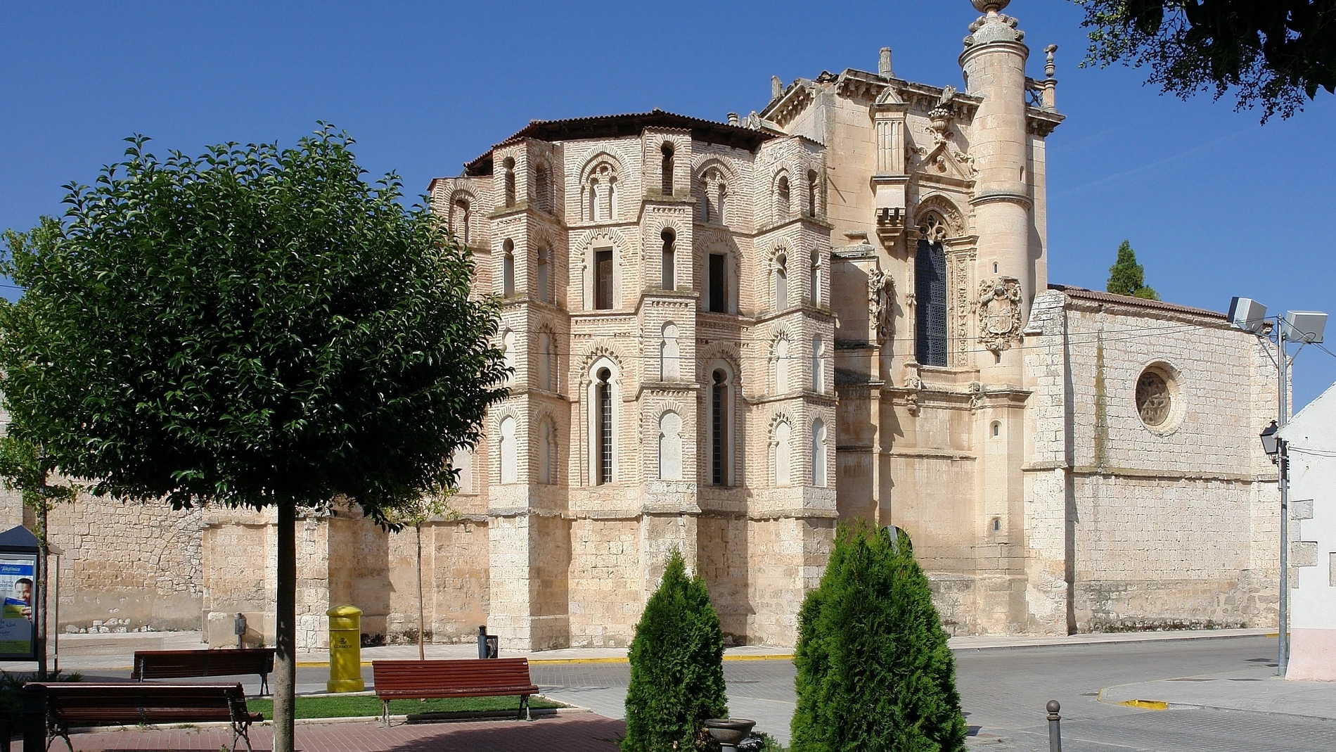Exterior de la Iglesia y Convento de San Pablo, en Peñafiel, donde está enterrado el Infante Don Juan Manuel