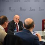 Jesús Julio Carnero se ha reunido con Fecosva, Avadeco, Asucyl, la Cámara de Comercio, el Colegio de Farmacéuticos y el Colegio de Ópticos y Optometristas de Valladolid para indicarles las peculiaridades del Bono Nacimiento y la Tarjeta Familia
