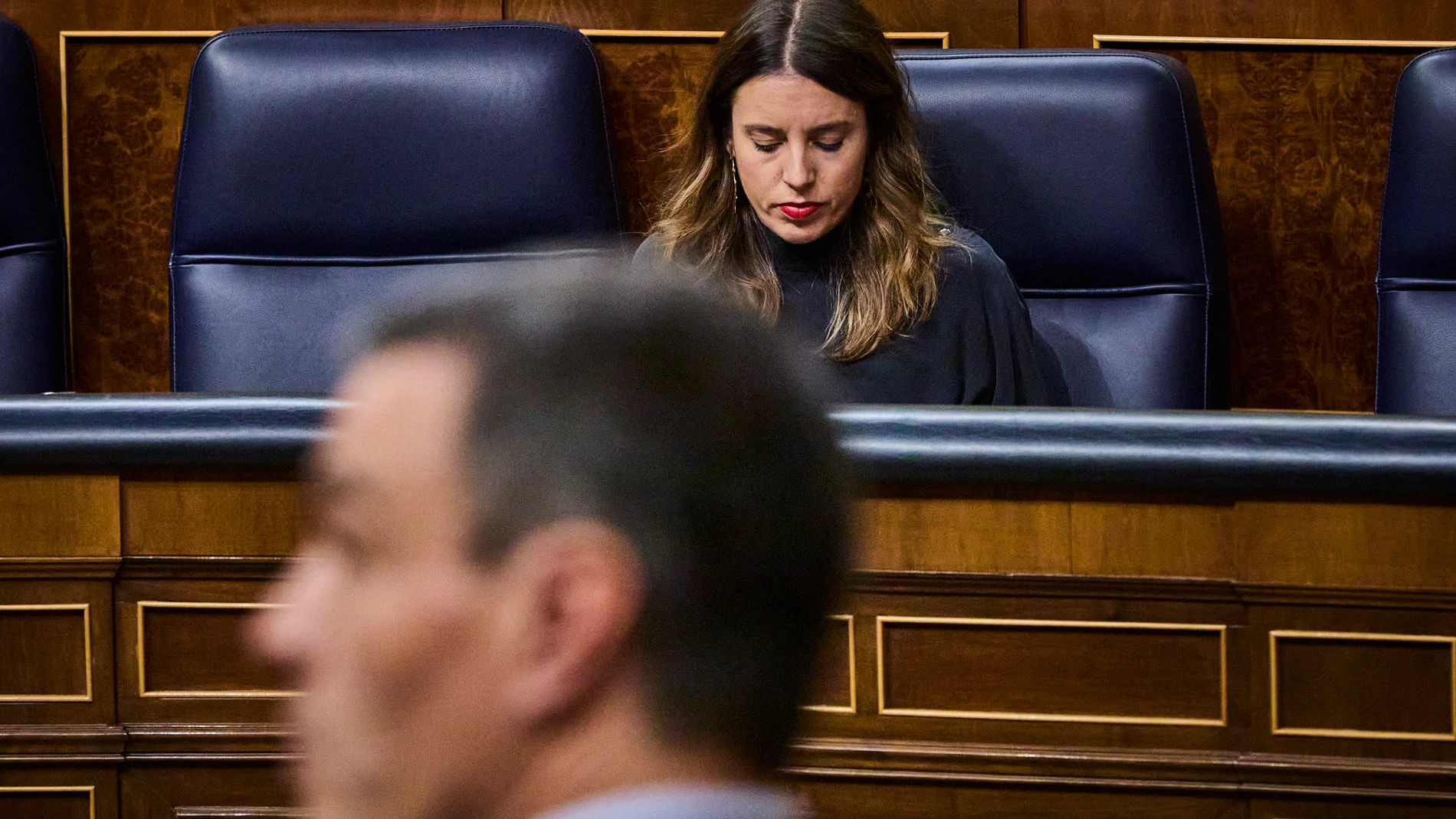 Irene Montero, Ministra de Igualdad y el presidente del gobierno, Pedro Sánchez, durante la sesión de control al gobierno en el Congreso de los Diputados.