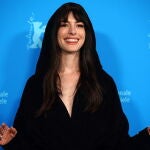 Anne Hathaway durante el arranque del Festival de Berlín 2023