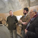 El vicepresidente Juan García-Gallardo visita la Bodega Protos
