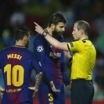 Piqué y Messi, en plena protesta 