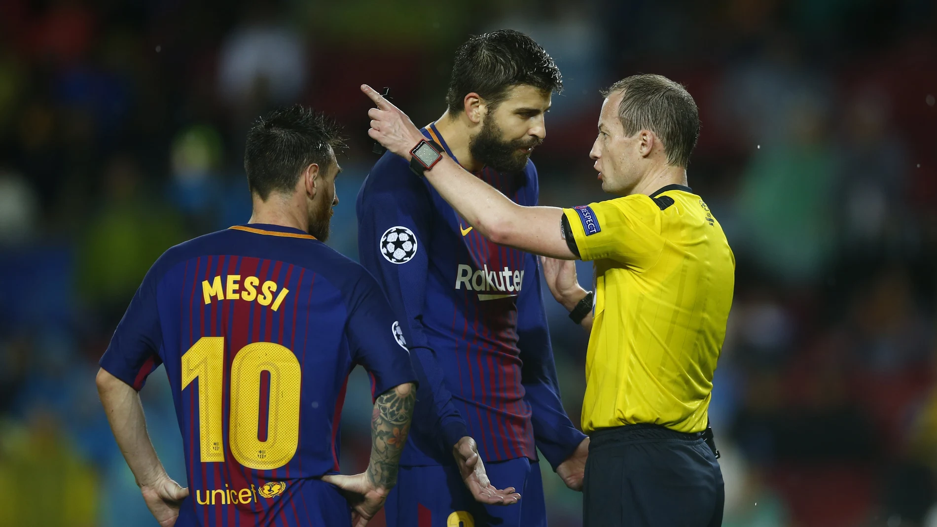 Piqué y Messi, en plena protesta