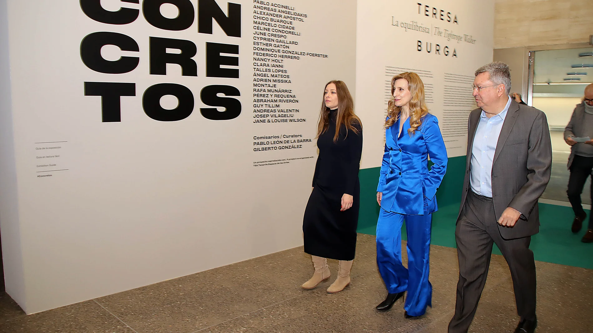La viceconsejera de Acción Cultural, Mar Sancho, presenta la exposición 'Concretos', con la delegada territorial, Ester Muñoz y el director del MUSAC, Álvaro Rodriguez