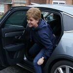 La primera ministra escocesa, Nicola Sturgeon, tras anunciar su dimisión