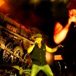 El cantante del grupo australiano AC/DC, Brian Johnson