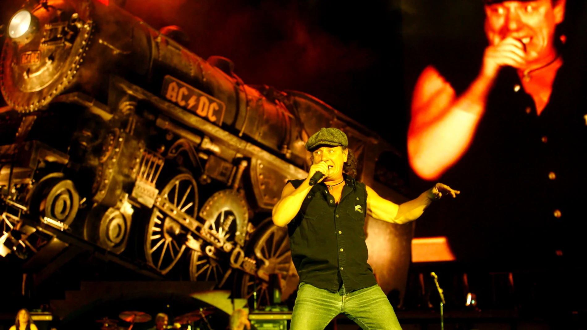 El cantante del grupo australiano AC/DC, Brian Johnson