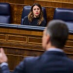 Irene Montero, Ministra de Igualdad y el presidente del gobierno, Pedro Sánchez, durante la sesión de control al gobierno en el Congreso de los Diputados.