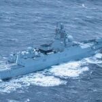 La fragata Almirante Gorshkov armada con misiles hipersónicos Zircon, durante un ejercicio en misión de combate, en el Océano Atlántico.