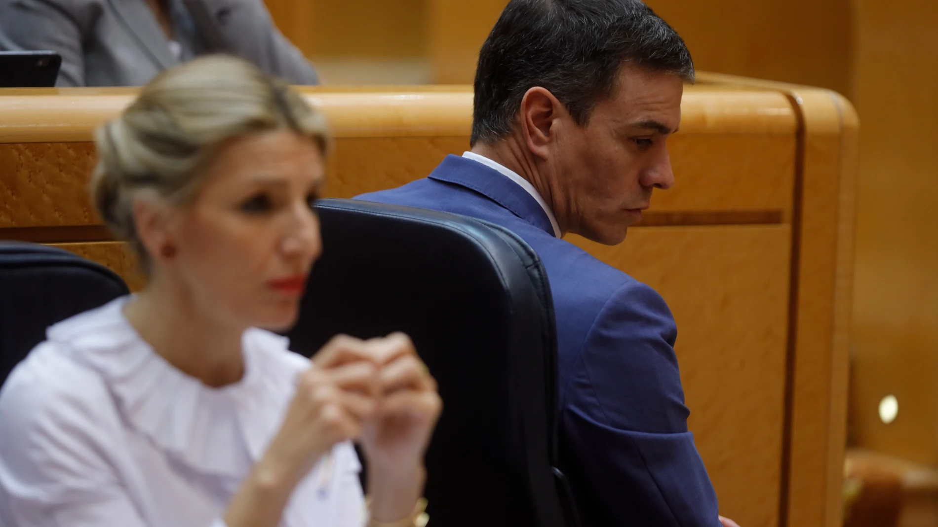 Yolanda Díaz y Pedro Sánchez durante el pleno del Senado