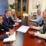 Reunión de responsables de la Junta con regantes