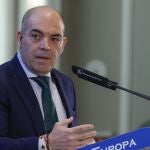 El presidente de la Federación de Autónomos ATA y vicepresidente de CEOE, Lorenzo Amor, participa en el desayuno informativo del Fórum Europa este martes en Madrid.