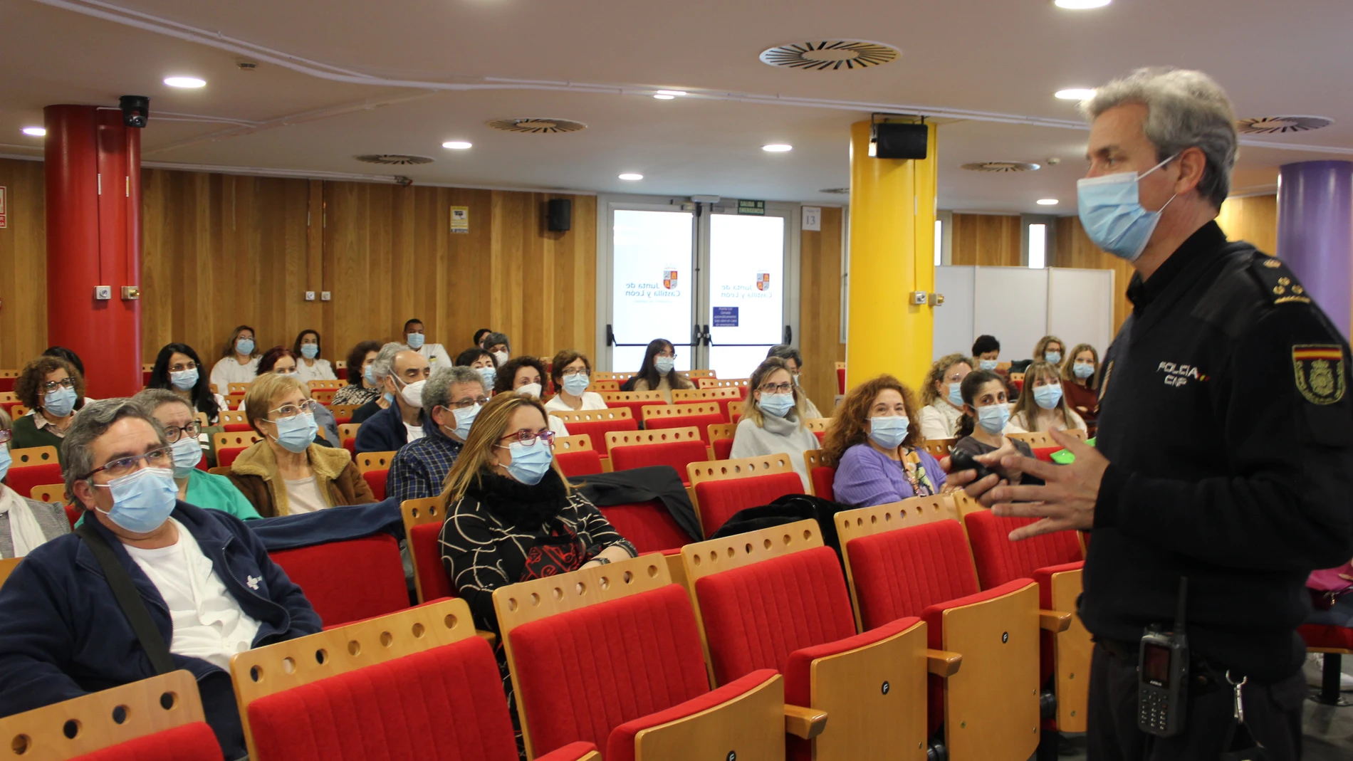Jornada de formación sobre la figura del interlocutor policial en el Hospital de Segovia