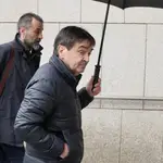El exjefe de ETA, Iñaki de Rentería (d), acude a los juzgados por su implicación en el secuestro y asesinato de Miguel Ángel Blanco en 1997