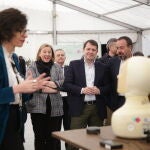 El presidente de la Junta de Castilla y León, Alfonso Fernández Mañueco; el presidente del clúster SIVI, Pablo Gómez; y la consejera de familia e igualdad de oportunidades, Isabel Blanco, inauguran la feria Fitecu