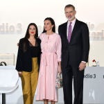 Blanca Paloma emociona a los reyes de España, Felipe VI y Letizia en ARCO
