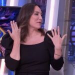 Tamara enseña el anillo