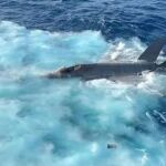 Un F-35 en el Mar de China Meridional tras un accidente en el aterrizaje en el portaaviones Carl Vinson de EEUU