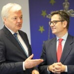 El ministro de la Presidencia, Félix Bolaños, junto al comisario de Justicia de la Comisión Europea, Didier Reynders.
