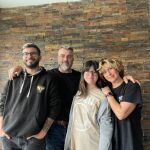Isabel y su marido junto a dos de sus hijos, Edgar y Carla, que sufren una enfermedad rara