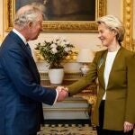 Carlos III y Von der Leyen