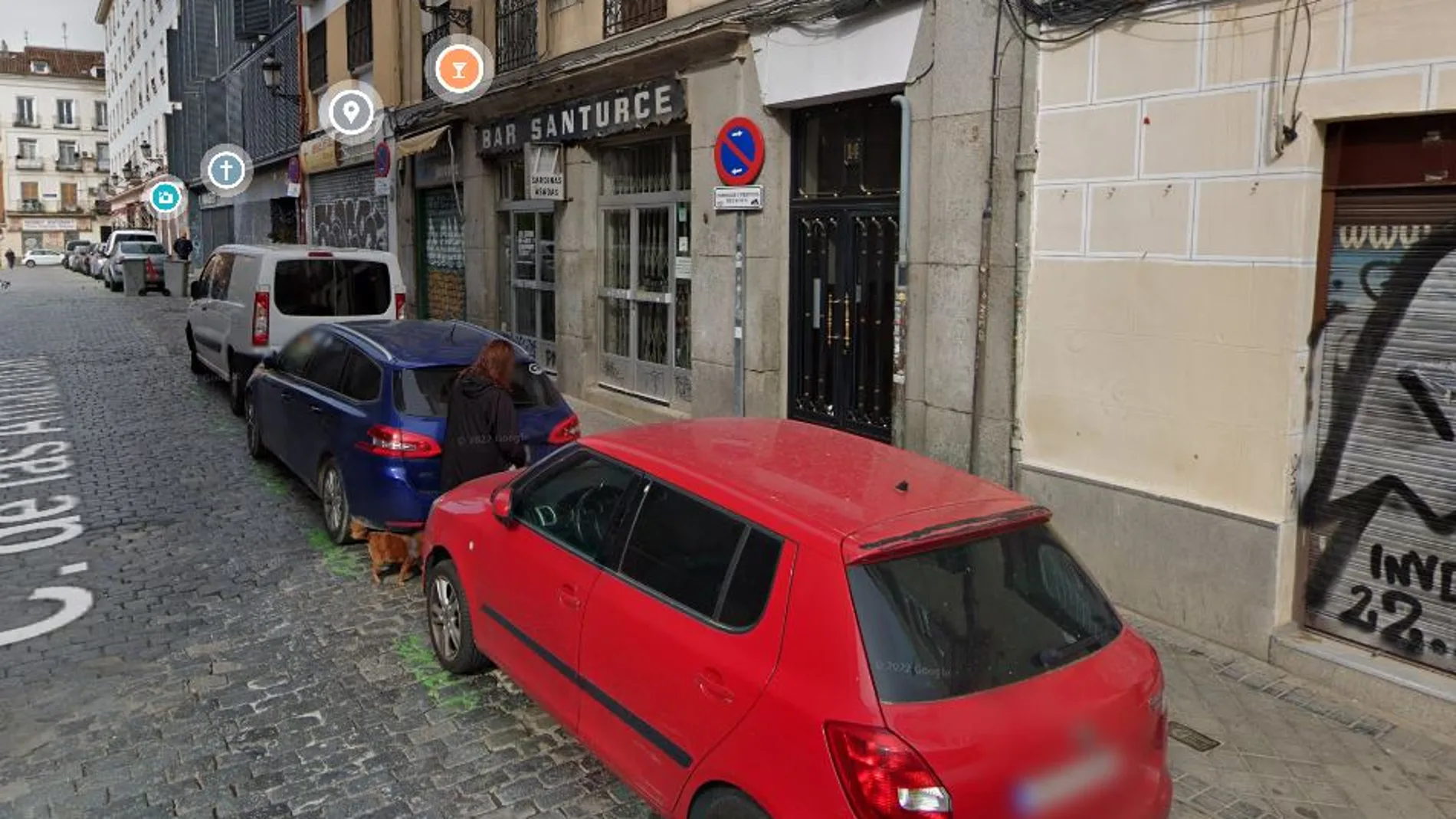Bar Santurce, el templo de las sardinas que arrasa cada domingo en El Rastro de Madrid