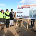 La consejera visita las obras acompañada por Jesús Puerta y Ester Muñoz